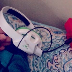 Xbox single ear headset (turtle beach)
